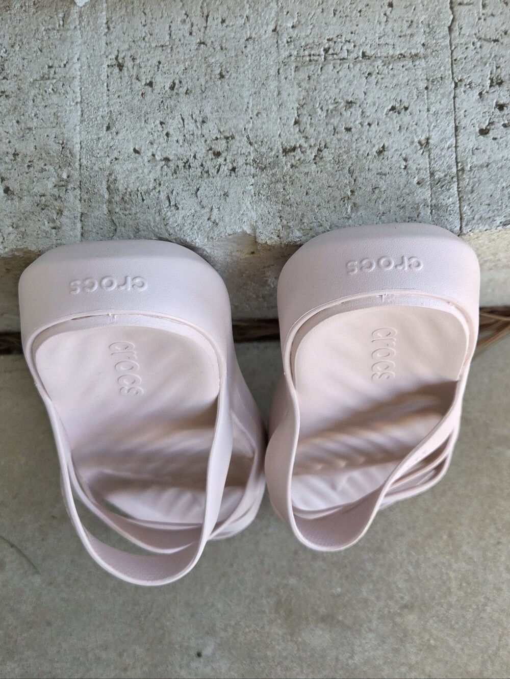 CROCS Getaway Strappy Sandal Women's Size 10 in Quartz - Picture 4 of 13